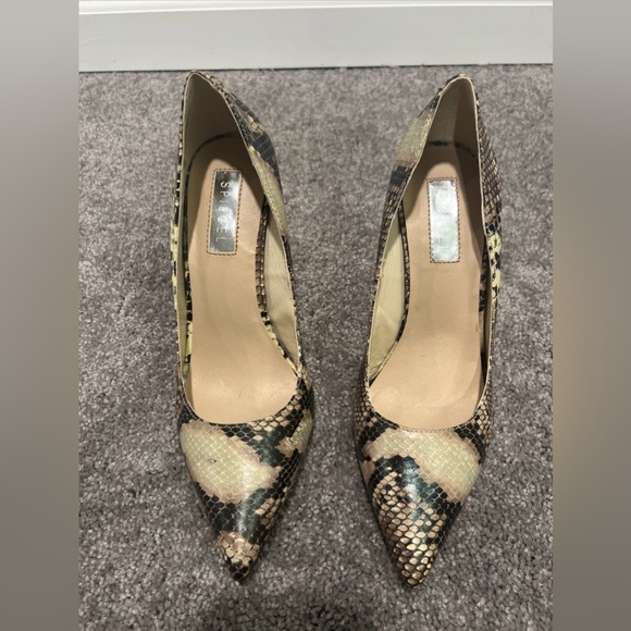 Spiegel Shoes - Spiegel Snakeskin Pumps Size 9